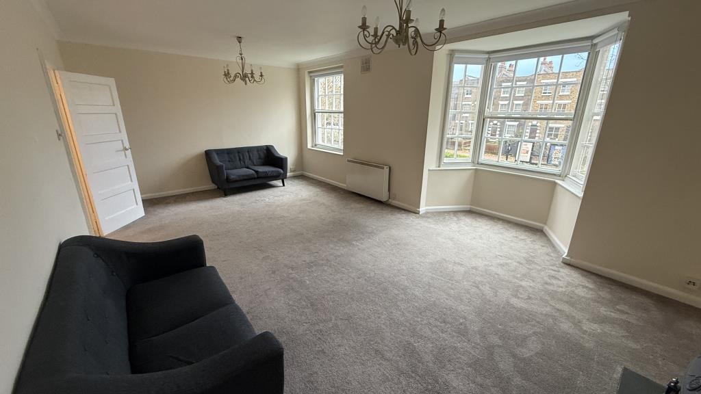 Lot: 127 - LONG LEASE TWO-BEDROOM FLAT FOR INVESTMENT OR OWNER OCCUPATION - Internal image of living room from one angle